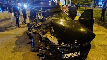 Yozgat'ta Minibüs ve Otomobil Çarpıştı