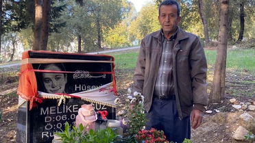 Kızının mezarından ayrılmıyordu! Kanserden hayatını kaybetti