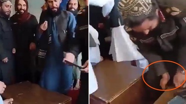 Taliban akıllı telefonlara da savaş açtı, kameralar önünde parçaladılar