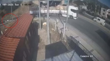 İzmir'de TIR'a Çarpan Otomobilin Sürücüsü Hayatını Kaybetti