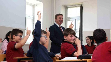 Vali Aydoğdu, Öğrenci Ziyaretinde