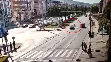 12 yaşındaki çocuğun hayatını kaybettiği feci kaza kamerada: Gözyaşlarıyla uğurlandı