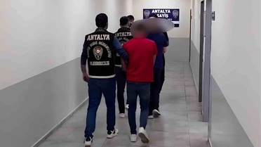 Antalya'da Çek Dolandırıcılığına 4 Tutuklama