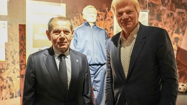 Bayern Münih efsanesi Oliver Kahn'dan Dursun Özbek'e ziyaret