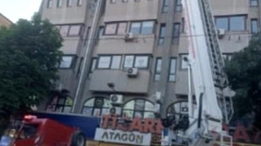 Eskişehir'de Beton Parçaları Yaya Yolu Üzerine Düştü