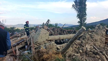 Burdur'da Çöken Evdeki 2 Kişi Kurtarıldı