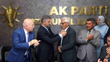 CHP'li meclis üyesi istifa ederek AK Parti'ye geçti