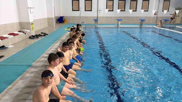 Çorumlu öğrenciler Tosya'da havuzda serinledi