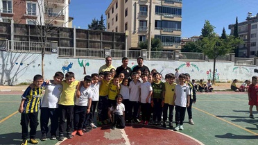 Emniyet Müdürü'nden öğrencilere sürpriz futbol sürprizi