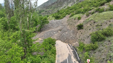Tortum'da Heyelan: Yollar Kapandı