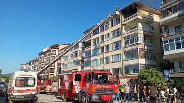 Karamürsel'de Yangın: Anne ve Çocuk Kurtarıldı