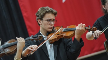 A Millî Takımın Marşı Zeki Müren Lisesi'nden