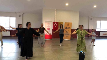 Balıkesir'de Öğretmenler Kafkas Danslarıyla Döneme Veda Etti