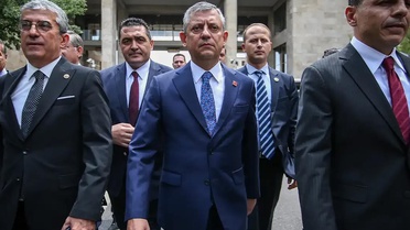Özgür Özel'in ekibinden 28 CHP Parti Meclisi üyesi istifa etti