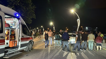 Akyazı'da motosiklet-otomobil kazası
