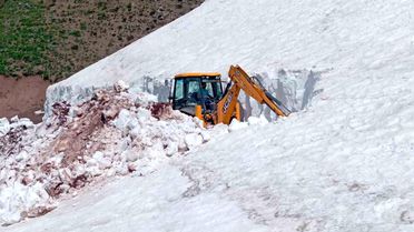 Tunceli'de Haziran'da Karla Mücadele