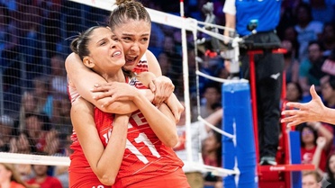VakıfBank Voleybol Takımı, Derya Cebecioğlu'na veda etti
