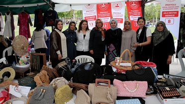 Van'da Kadın Kursiyerlerin Ürünleri Sergilendi