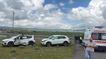 Ardahan'da Trafik Kazası: 3 Yaralı