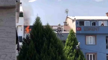 Bursa'da Çatı Yangını Kontrol Altına Alındı