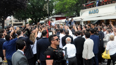 Erdoğan Edirne'de vatandaşlarla kafede çay içti