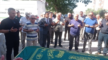 Eski TBMM Başkanı Çiçek, Öğretmen Cenazesine Katıldı