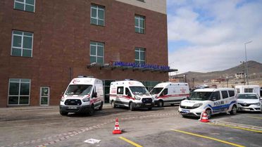 Niğde'de Araç Şarampole Devrildi: 5 Yaralı