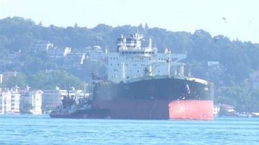 Rusya'da saldırıya uğrayan tanker İçin İstanbul Boğazı kapatıldı