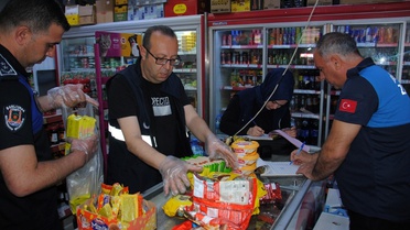 Şanlıurfa'da Süresi Geçen Gıda Ürünleri Ele Geçirildi