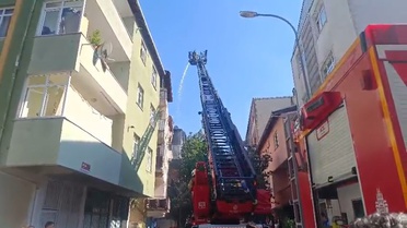 Tuzla'da Bina Yangını Kontrol Altına Alındı