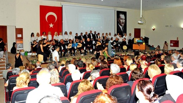 Çeşme'de Yıl Sonu Konseri Coşkusu