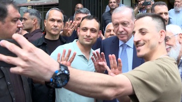 Erdoğan, Beyoğlu'nda Erzurum Vakfı Lokali'ni ziyaret etti