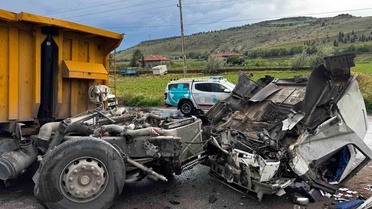 Kayseri'de Hafriyat Kamyonu ile Lokomotif Çarpıştı
