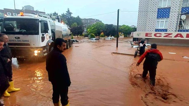 Kırşehir'de sağanak yağış sele dönüştü