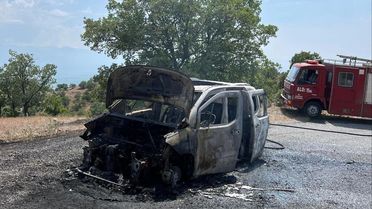 Manisa'da kamyonet küle döndü