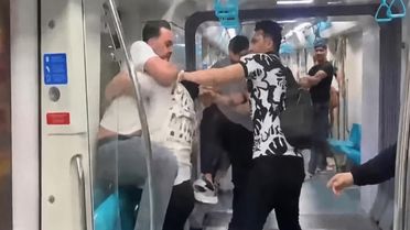 Marmaray’da tekmeli yumruklu havada uçuştu: Müdahale eden güvenlik görevlisi de hedef oldu