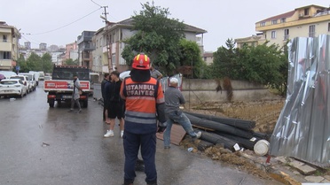 Sancaktepe'de temel kazısında toprak kayması