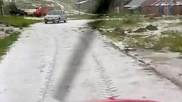 Sivas'ta Dolu ve Sağanak Yağış Sel Neden Oldu