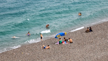 Antalya'da Sıcak Havada Yağmur Sürprizi