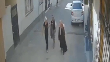 Adana'da 3 kadın girdikleri evden pirinç, bulgur, makarna ve elektrikli ocağı çaldı