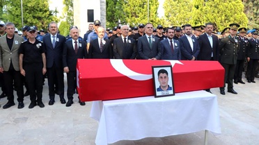 Şehit polis memuru Tayfun Baş son yolculuğuna uğurlandı