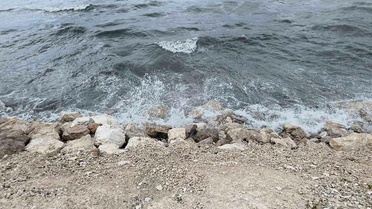 Van'da Şiddetli Rüzgar Gölü Dalgalandırdı