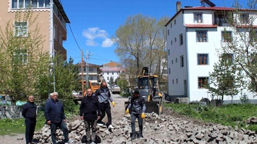 Hanak ilçesinde kilit parke çalışmaları başladı