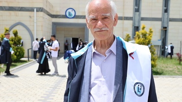 75 Yaşında Üniversite Mezunu Oldu