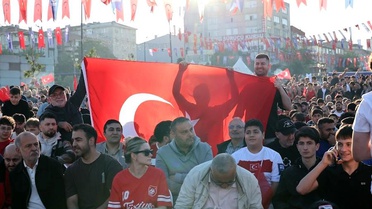 Milli maç heyecanı Bağcılar Meydanı'nda yaşandı