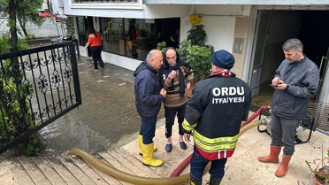 Ünye'de Sağanak Yağış ve Su Baskınları