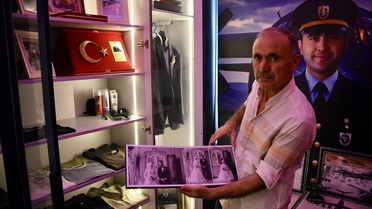 Şehit Astsubay Emre Altıok'un hatırası evde yaşatılıyor