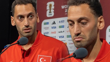 Sinirler gerildi! Hakan Çalhanoğlu ve yabancı gazeteci arasında dikkat çeken diyalog