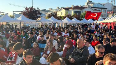 Yalova'da Türkiye-Avustralya Maçı Coşkuyla İzlenildi