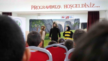 32 okulda 5 bin öğrenciye akran zorbalığına karşı tiyatrolu eğitim verildi